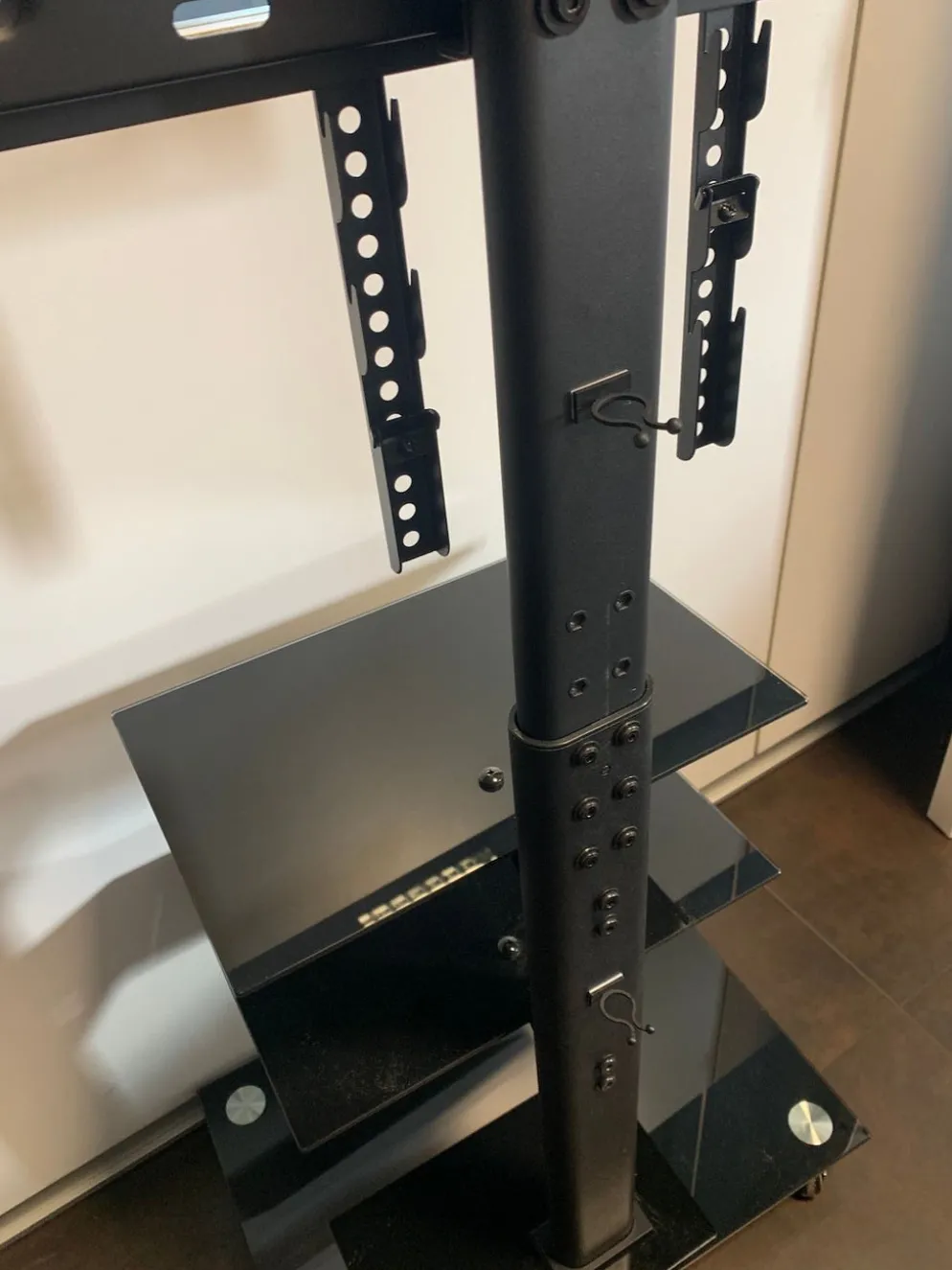 Carrello porta TV in metallo e vetro Runner