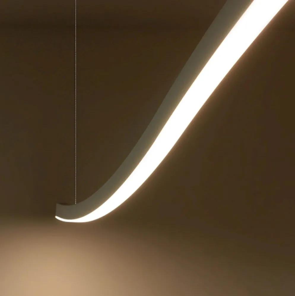 Lampadario a sospensione Curve a LED in alluminio
