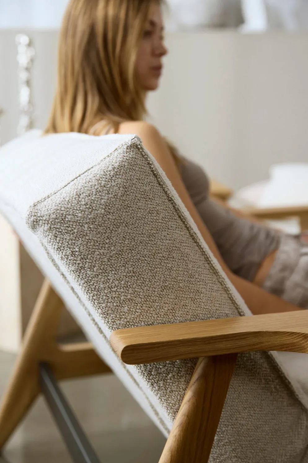 Poltrona design scandinavo in tessuto SplitBack Frej