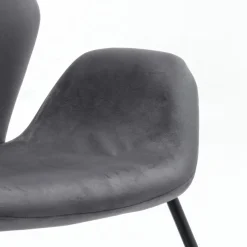 Poltrona Elvara in velluto con gambe in metallo nero