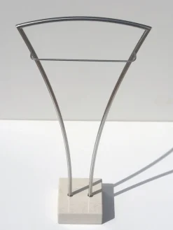 Servomuto design moderno in acciaio Vilmos