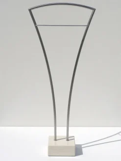 Servomuto design moderno in acciaio Vilmos
