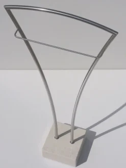 Servomuto design moderno in acciaio Vilmos