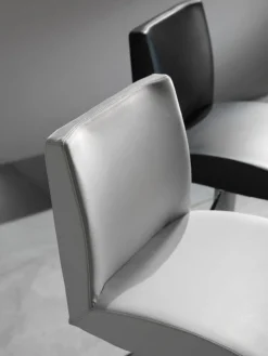 Sgabello design in ecopelle Hamilcar